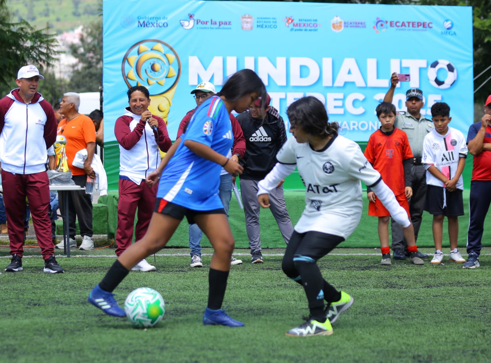 Jóvenes y adultos participáron en el Mundialito Ecatepec 2025