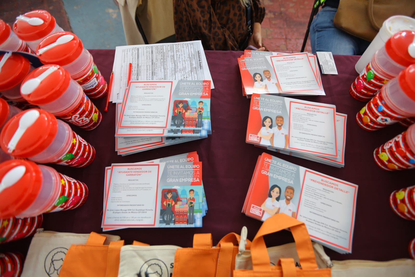 122 empresas participan en Feria del Empleo 2025