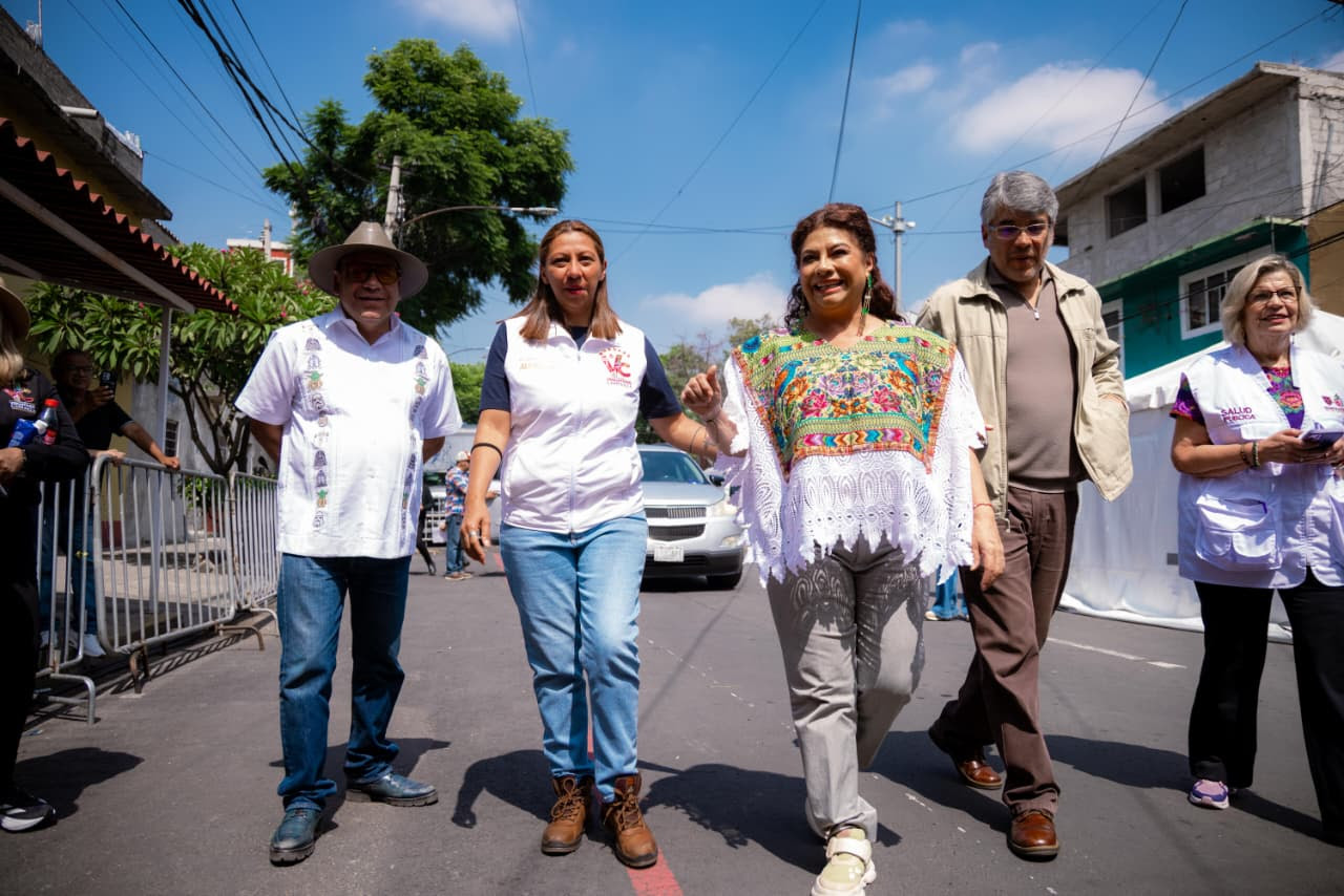 Entrega gobiernos CDMX apoyos a afectados por lluvias