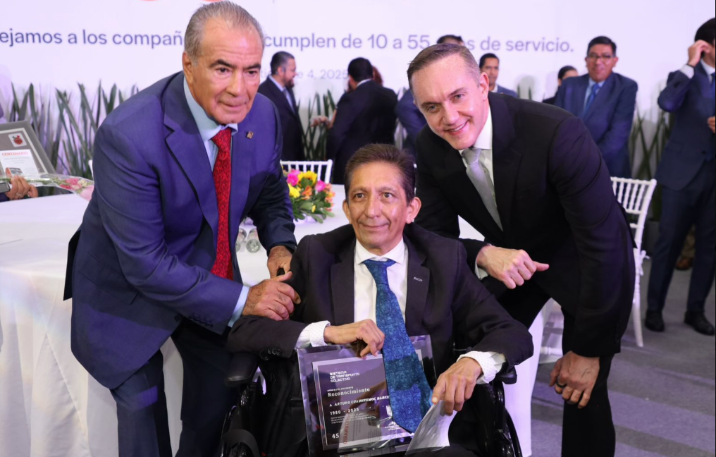 Con reconocimiento a trabajadores celebra el Metro 56 años de vida