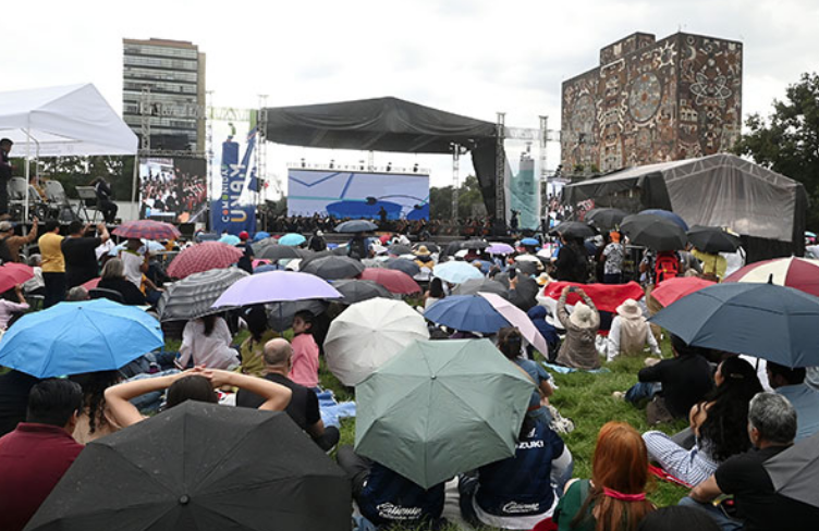 Con magno concierto de la Orquesta Filarmónica de la UNAM se conmemoran 115 aniversario