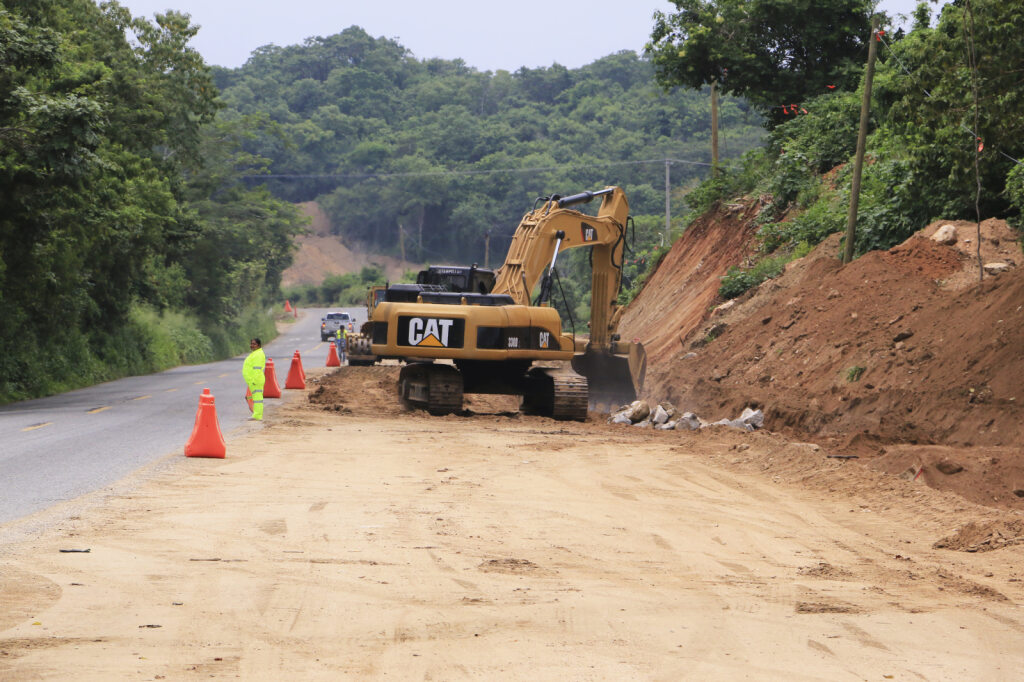 Aceleran obras del tramo Pochutal-Huatulco