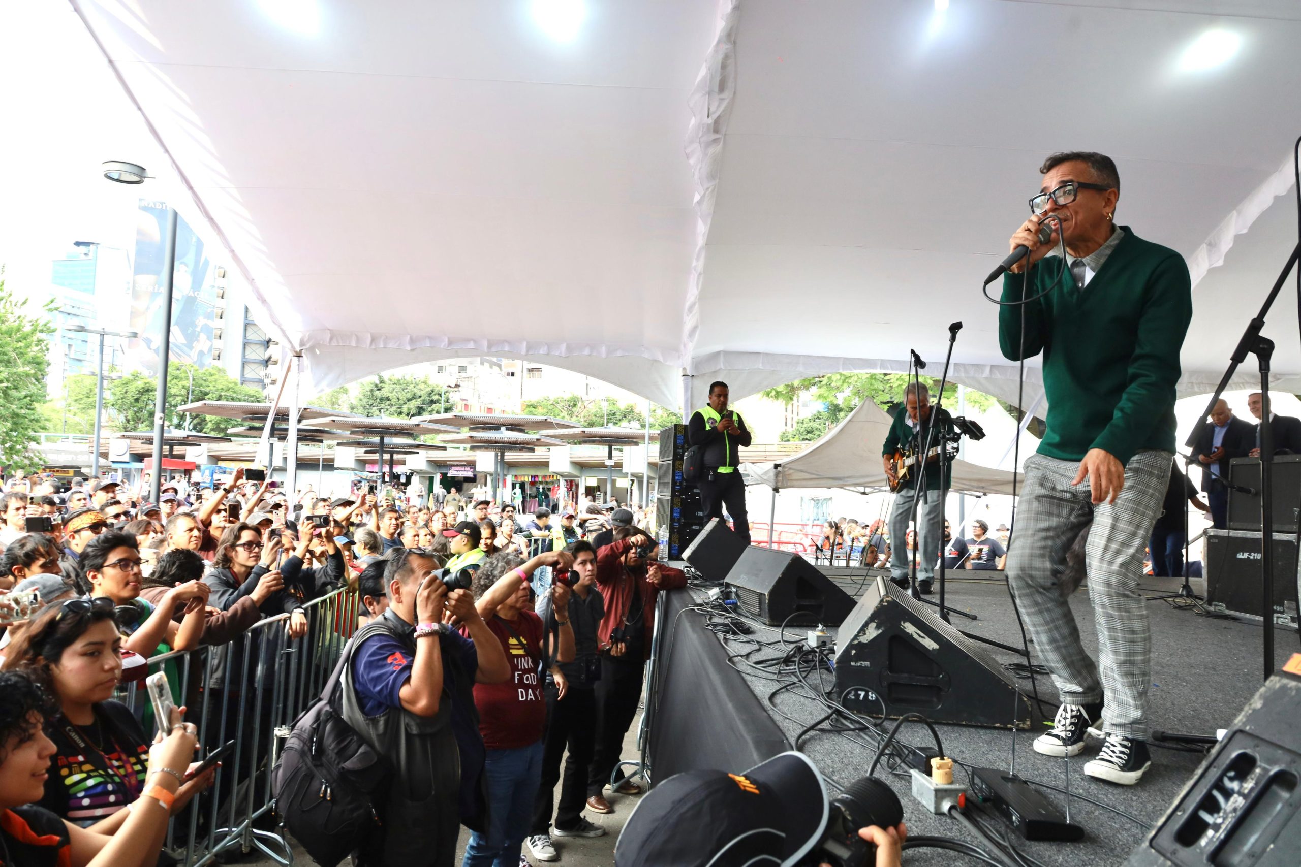 Con rock mexicano en Metro Insurgentes Celebran 56 aniversario de este transporte