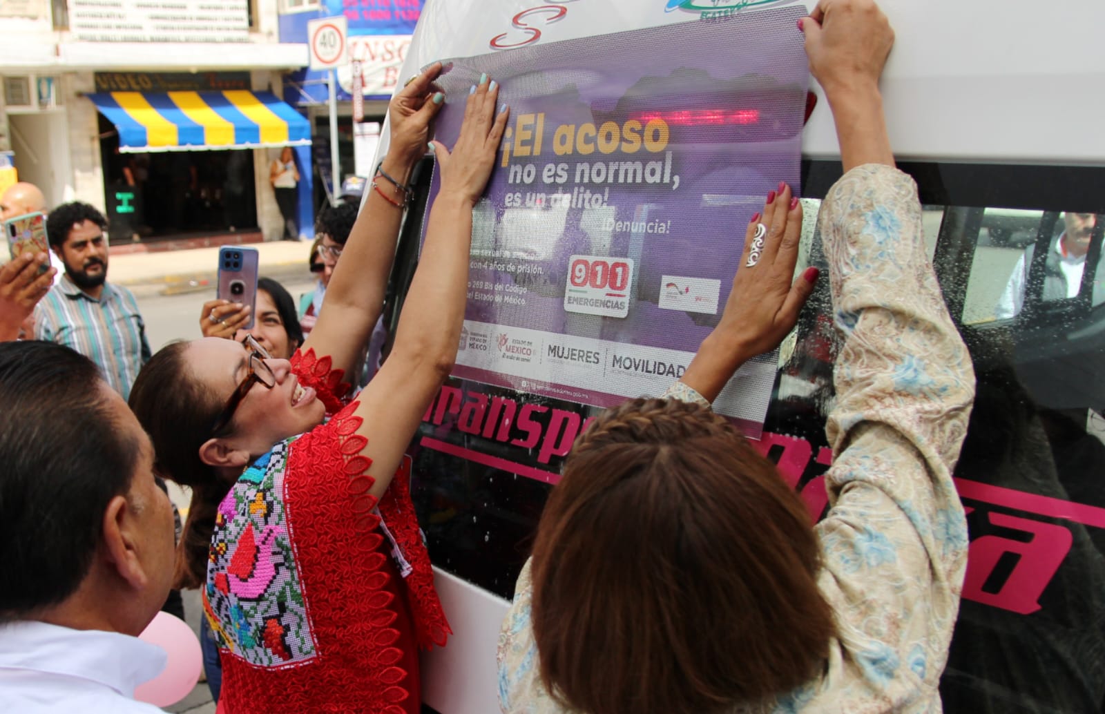 Inaugura Azucena Cisneros rutas de Transporte Rosa en Ecatepec
