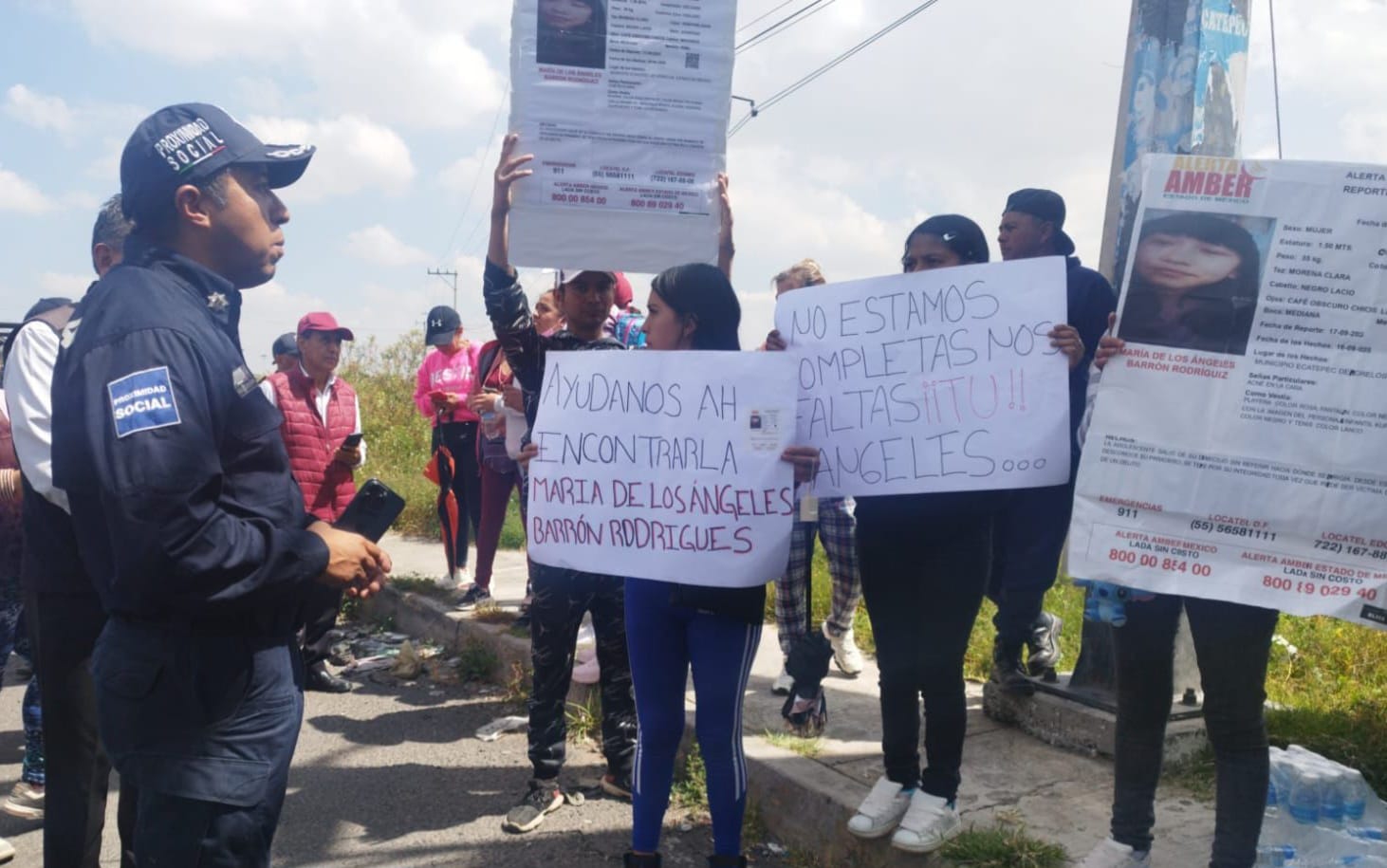 Cierran avenida Central en Ecatepec por desaparición de adolescente