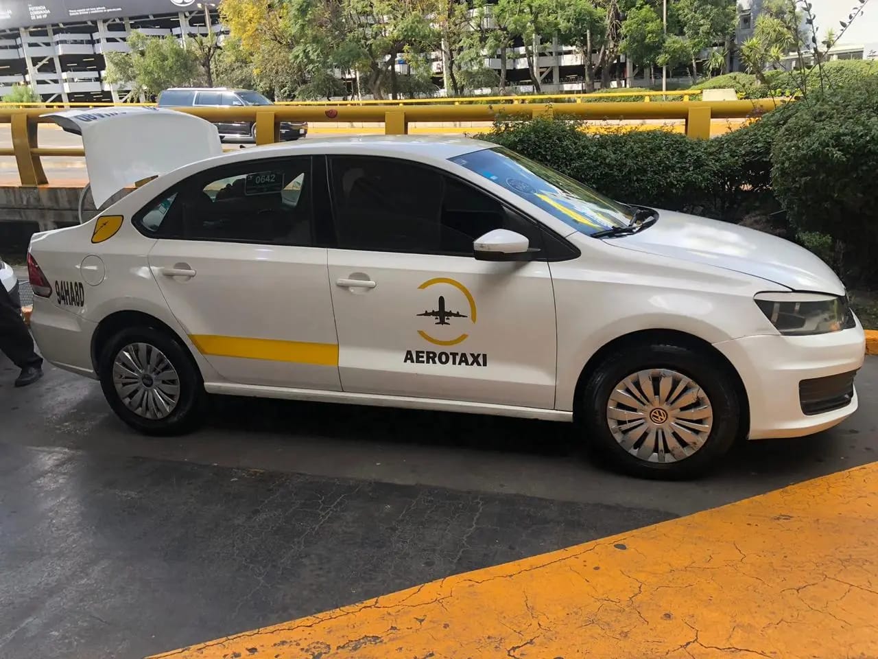 Taxistas del AICM acusan que Marina dio acceso a empresario extranjeros y extorsiones