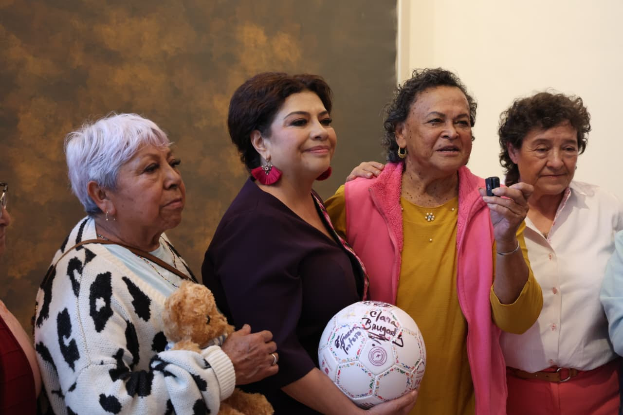 Reconoce GCDMX a pioneras del fútbol