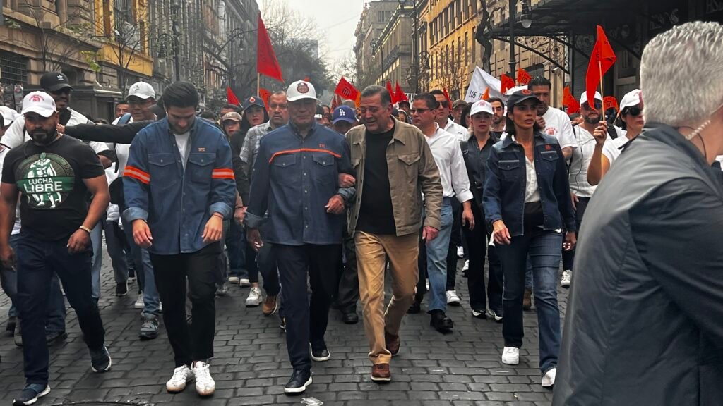 Lider de Trabajadores del Metro encabeza marcha
