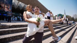 En el marco del 14 de febrero, más de 2 mil parejas se casan en bodas comunitarias en la CDMX