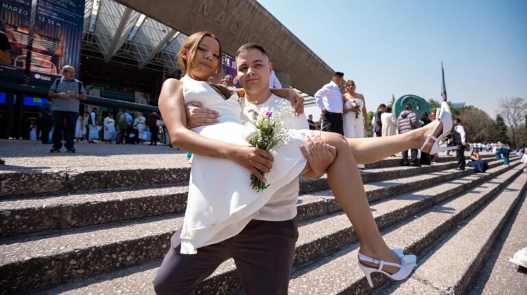En el marco del 14 de febrero, más de 2 mil parejas se casan en bodas comunitarias en la CDMX