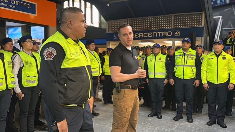 adrian rubalcava durante operativo en tasqueña en partido mexico vs portugal