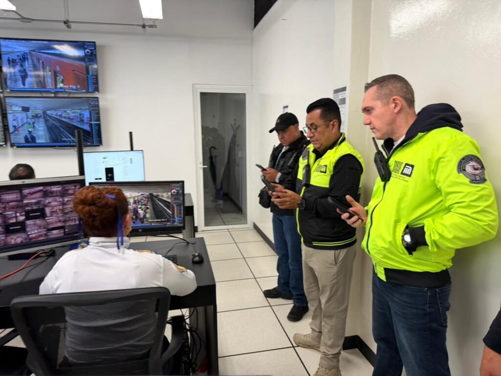 adrian rubalcava superviso la marcha 8m en el metro