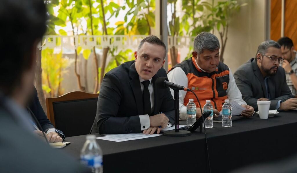 Rubalcava en reunión