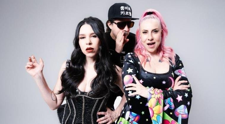 maria daniela y su sonido lasser y belanova con el mix amigas y rivales