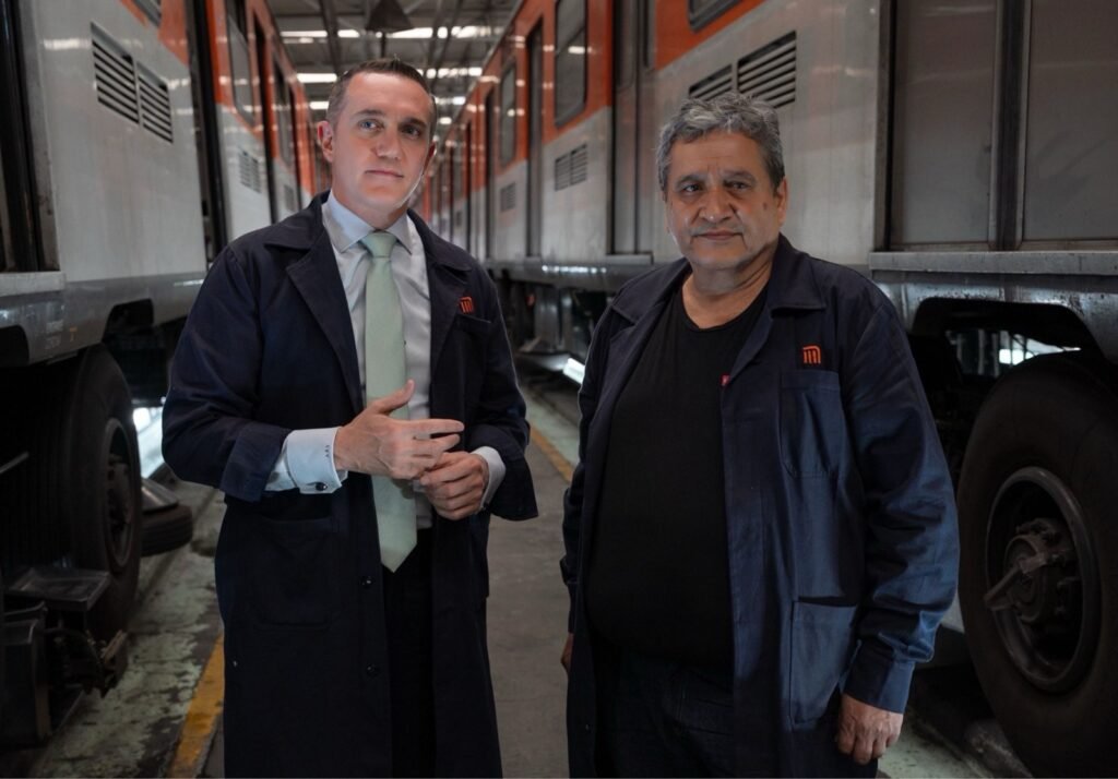 adrian rubalcava supervisa manteimiento de trenes rumbo al mundial