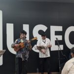 Artesano del son en el museo del metro
