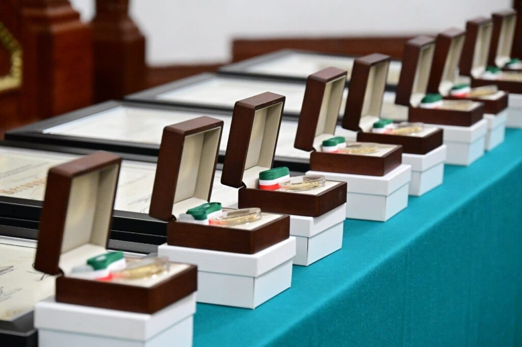 Congreso de la CDMX entregó 247 Medallas al Mérito en 19 disciplinas