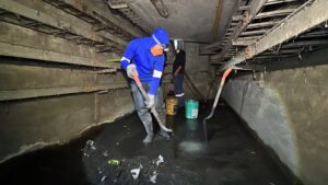 metro avanza en el desazolve de linea b en bosques de aragon