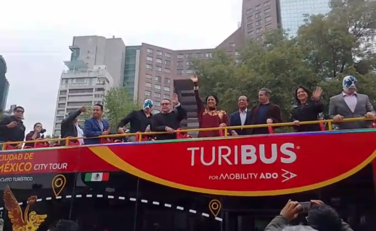 Turibús del Terror vuelve a recorrer la Ciudad de México por Día de Muertos