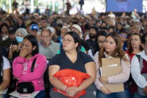 Entrega Clara Brugada creditos y escrituras que garantizan el patrimonio familiar