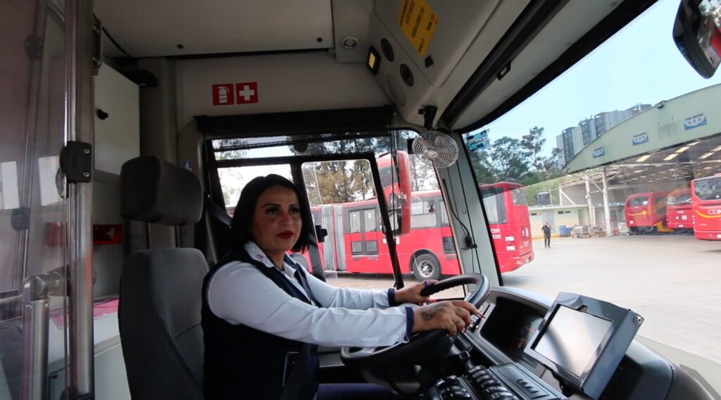 Del volante a la autonomía económica las mujeres ganan terreno en el transporte público