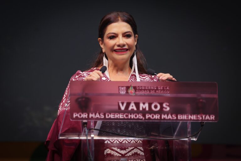 Clara Brugada durnate Asamblea Informativa en el Auditorio Nacional