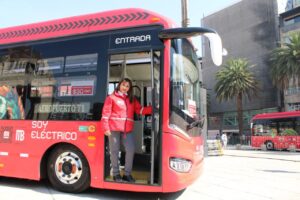 Anuncia Metrobús primera ruta conducida solo por mujeres