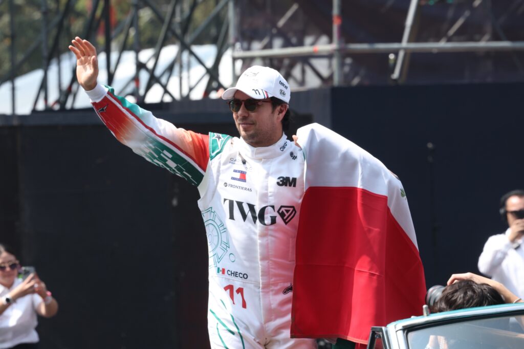 Checo Pérez llevó la Fórmula 1 a Paseo de la Reforma con exhibición gratuita