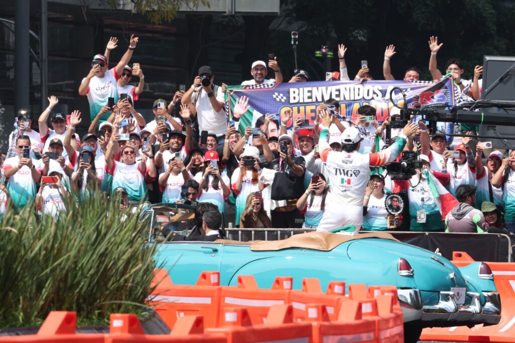 Show Run de Checo Pérez reúne a más de 100 mil personas en Reforma