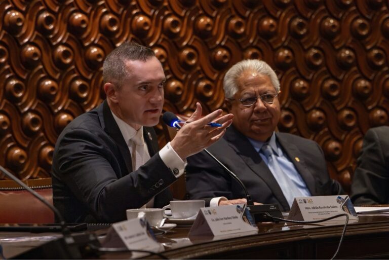 adrian rubalcava con la conaco